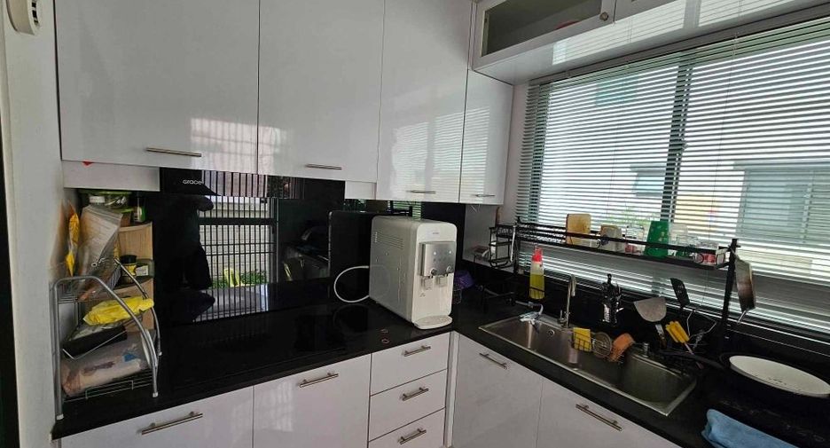 For rent 3 ベッドルーム townhouse in Bang Sao Thong, Samut Prakan