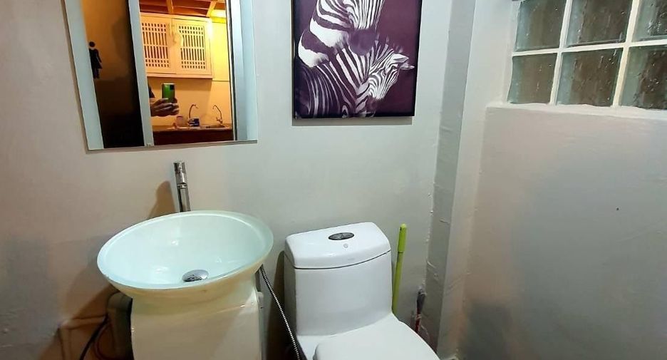 For rent 5 bedrooms retail Space in Phra Khanong, Bangkok