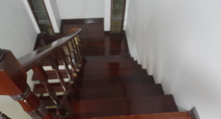 For rent 4 bedrooms house in Khlong San, Bangkok
