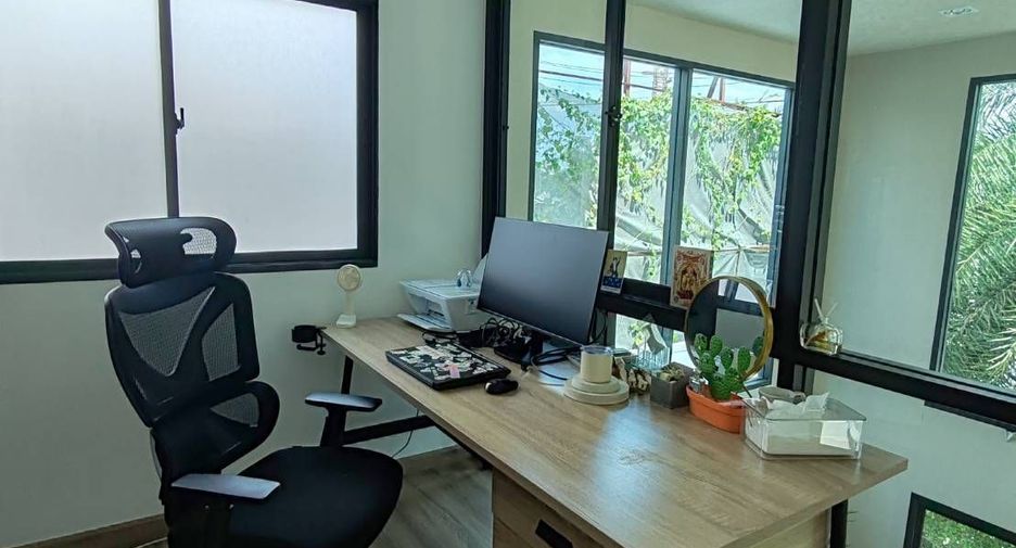 For rent 4 bedrooms townhouse in Bang Khen, Bangkok
