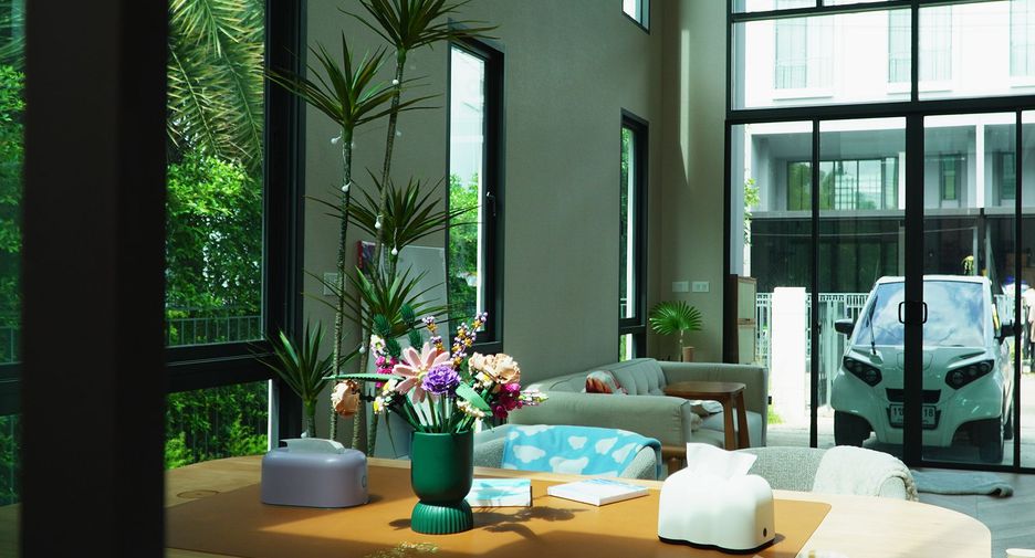 For rent 4 bedrooms townhouse in Bang Khen, Bangkok