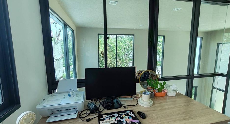For rent 4 bedrooms townhouse in Bang Khen, Bangkok