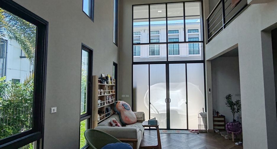 For rent 4 bedrooms townhouse in Bang Khen, Bangkok