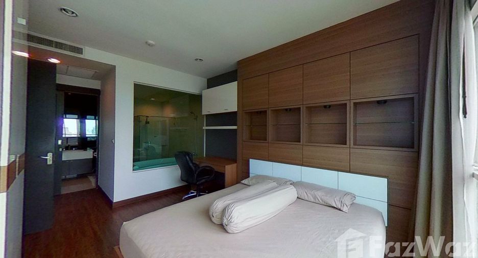For rent 2 bedrooms condo in Pathum Wan, Bangkok