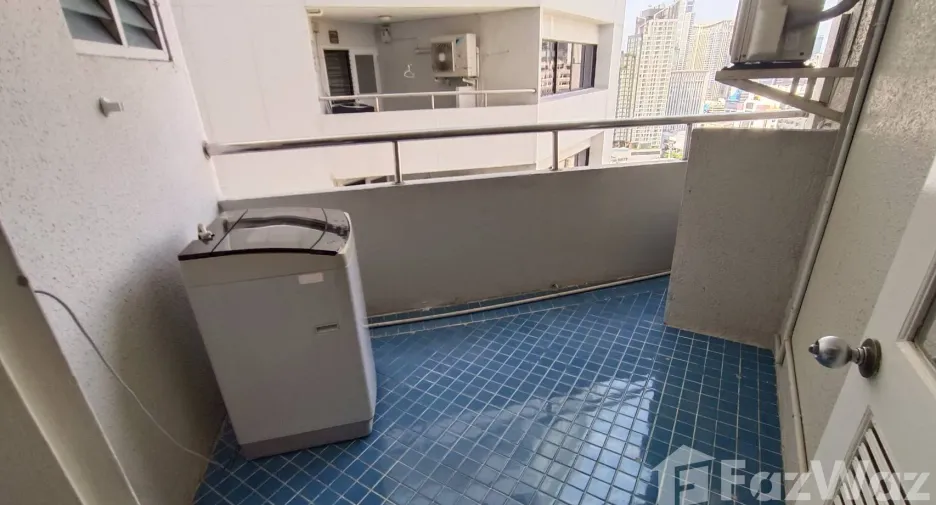 For rent 2 bedrooms condo in Watthana, Bangkok
