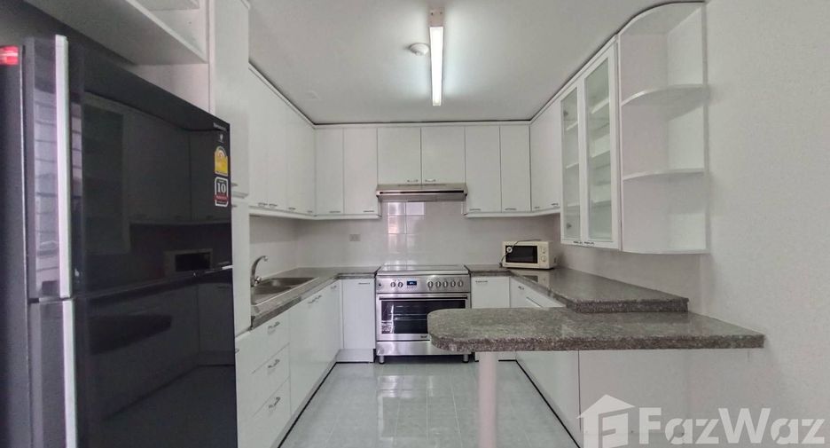 For rent 2 bedrooms condo in Watthana, Bangkok