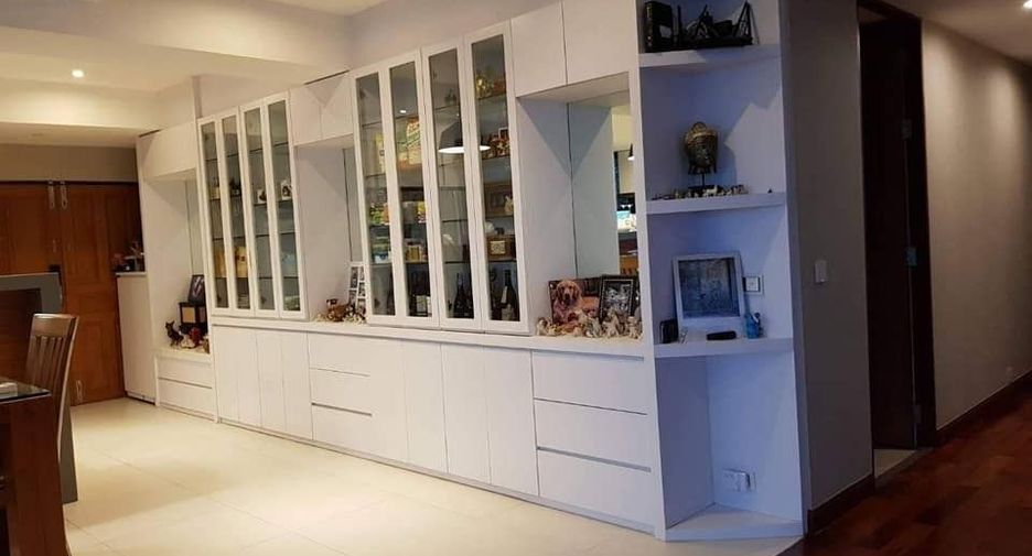 For rent 3 bedrooms condo in Khlong Toei, Bangkok