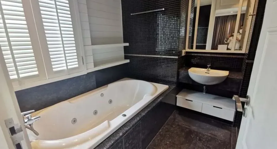 For rent 5 bedrooms condo in Pathum Wan, Bangkok