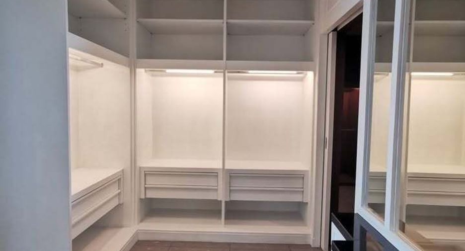 For rent 5 bedrooms condo in Pathum Wan, Bangkok