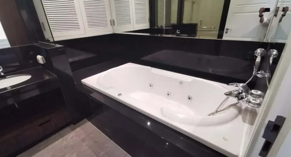 For rent 5 bedrooms condo in Pathum Wan, Bangkok