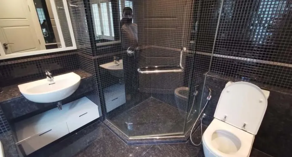 For rent 5 bedrooms condo in Pathum Wan, Bangkok