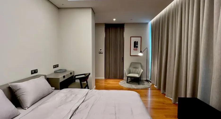 For rent 2 bedrooms condo in Pathum Wan, Bangkok