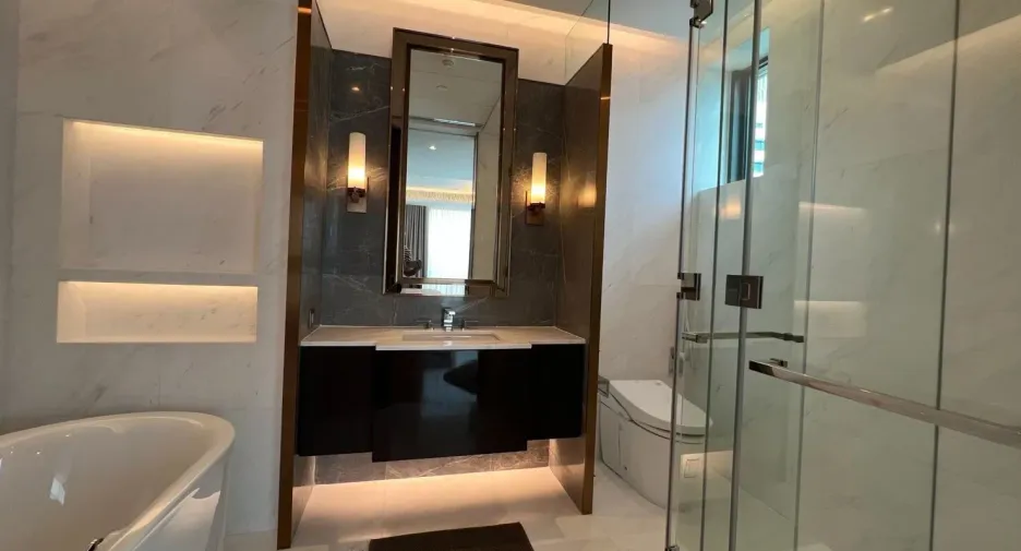 For rent 2 bedrooms condo in Pathum Wan, Bangkok