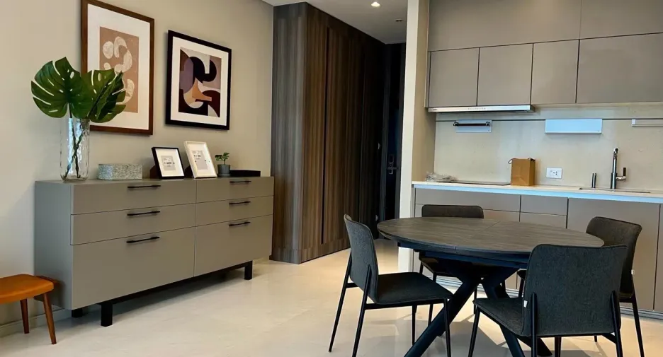 For rent 2 bedrooms condo in Pathum Wan, Bangkok