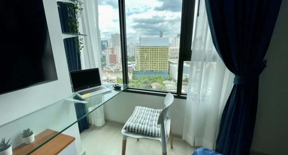 For rent 2 bedrooms condo in Pathum Wan, Bangkok