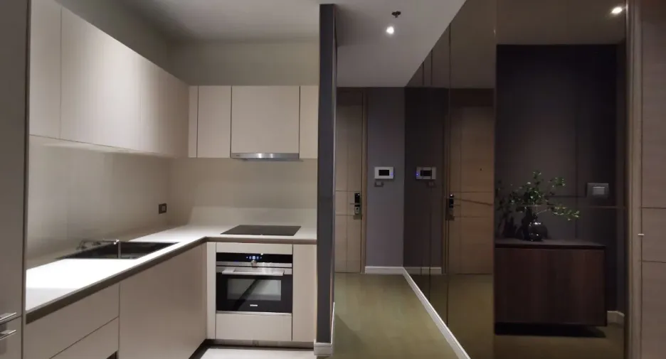 For rent 2 bedrooms condo in Pathum Wan, Bangkok