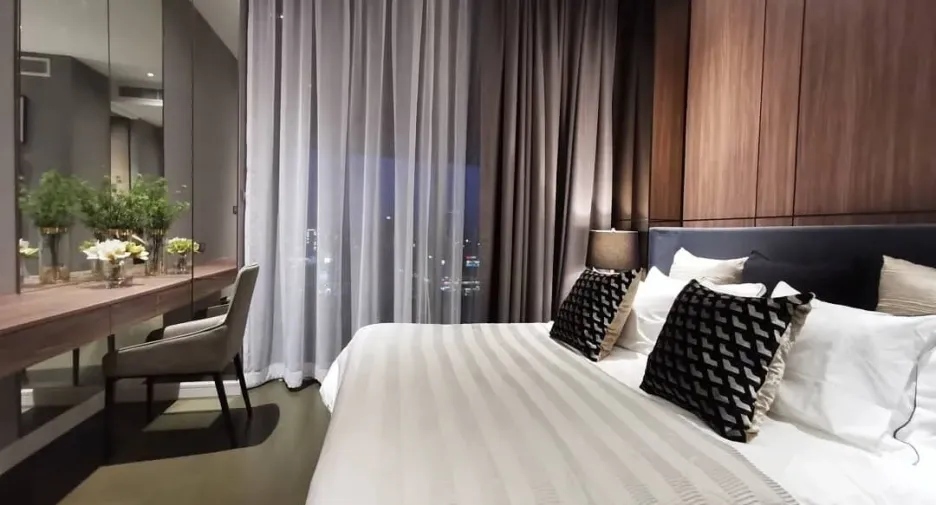 For rent 2 bedrooms condo in Pathum Wan, Bangkok
