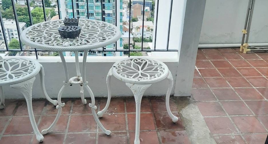 For rent 2 bedrooms condo in Watthana, Bangkok