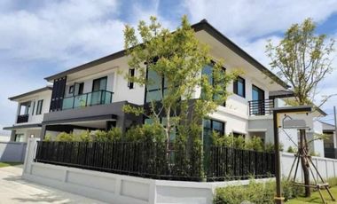 À louer 4 chambres maison à Bang Bo, Samut Prakan