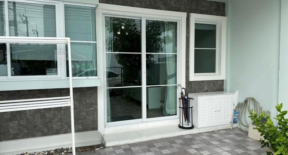 For rent 2 bedrooms townhouse in Prawet, Bangkok