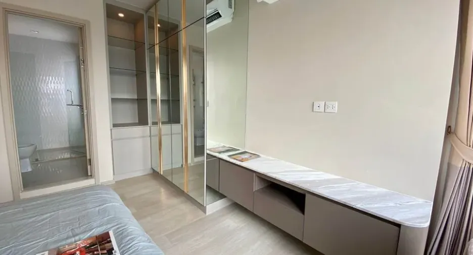 For rent 2 bedrooms condo in Pathum Wan, Bangkok