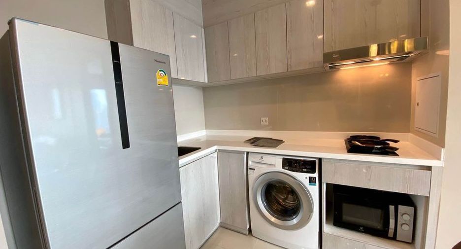 For rent 2 bedrooms condo in Pathum Wan, Bangkok