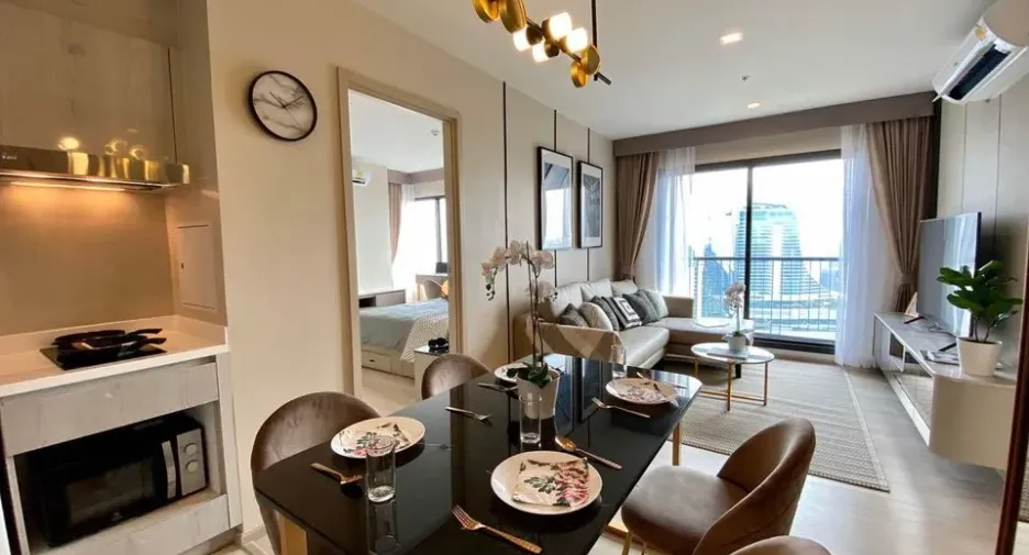 For rent 2 bedrooms condo in Pathum Wan, Bangkok
