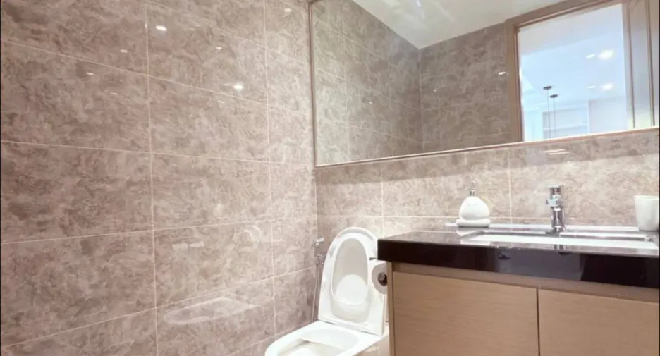 For rent studio condo in Khlong Toei, Bangkok