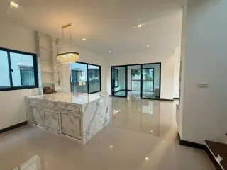 出售 4 卧室 独立屋 在 Sai Mai, 曼谷