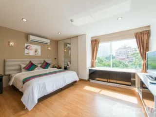 For rent 3 bedrooms condo in Yan Nawa, Bangkok