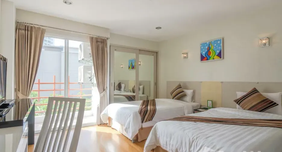 For rent 3 bedrooms condo in Yan Nawa, Bangkok