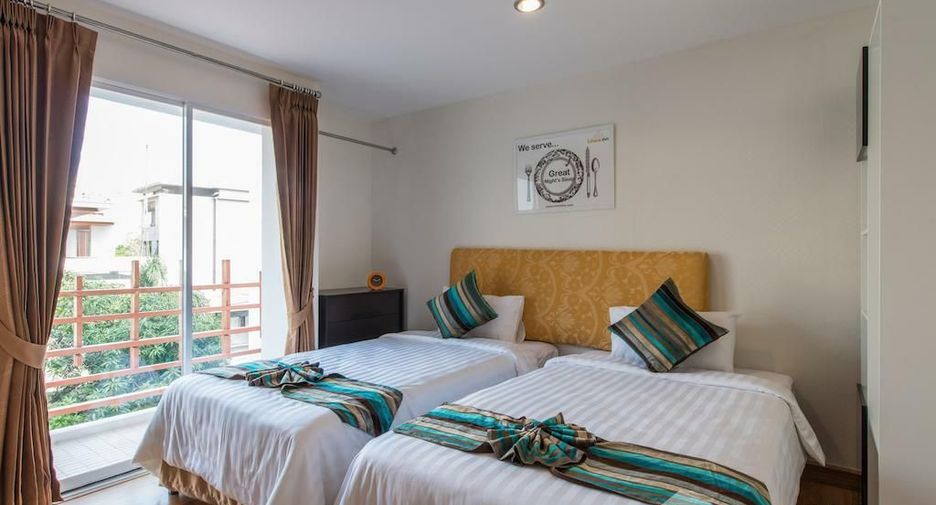 For rent 3 bedrooms condo in Yan Nawa, Bangkok