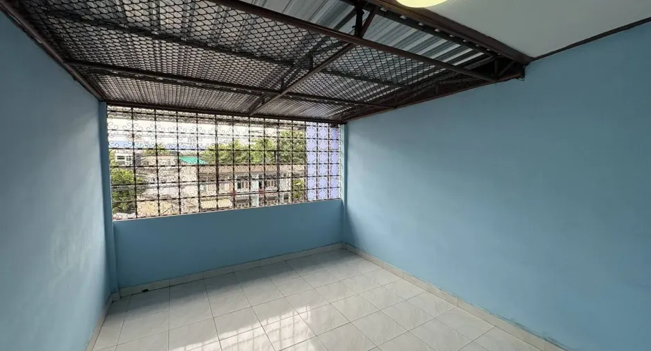 For rent retail Space in Huai Khwang, Bangkok