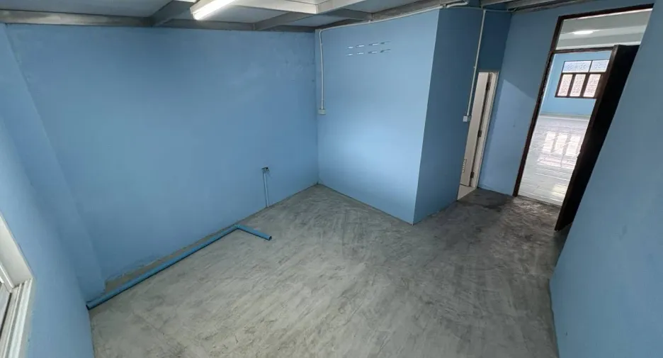 For rent retail Space in Huai Khwang, Bangkok