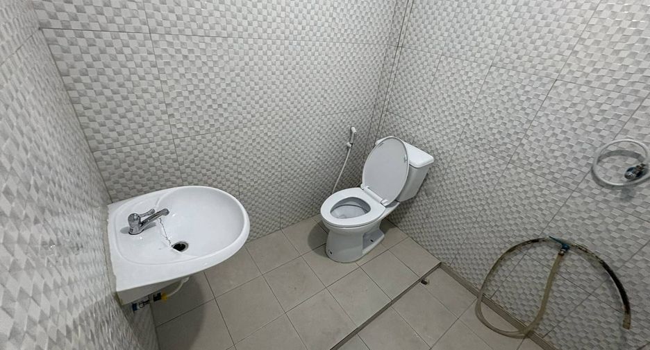 For rent retail Space in Huai Khwang, Bangkok