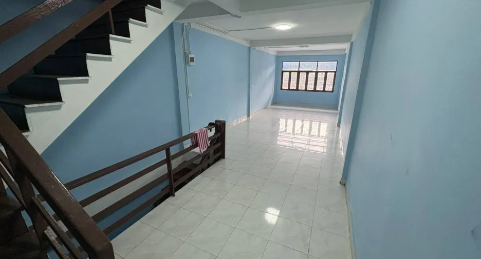 For rent retail Space in Huai Khwang, Bangkok
