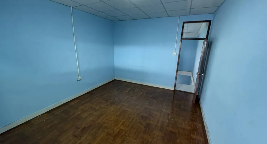 For rent retail Space in Huai Khwang, Bangkok