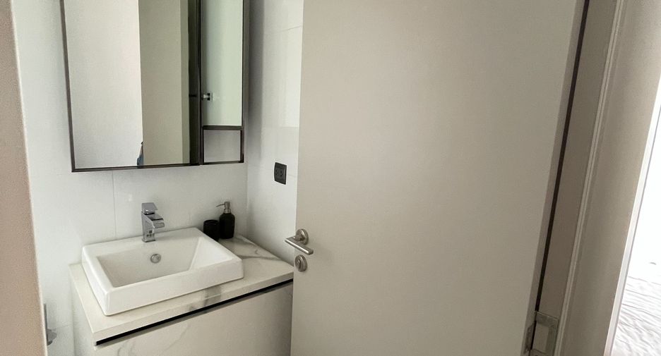 For rent 1 bed condo in Phra Khanong, Bangkok