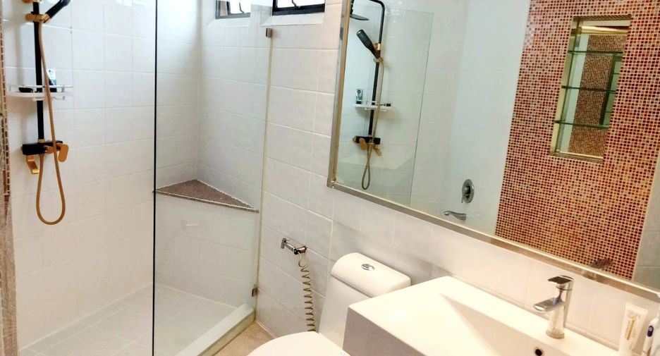 For rent 3 bedrooms condo in Khlong Toei, Bangkok