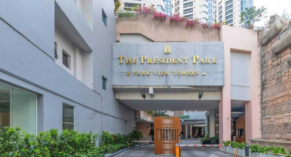 For rent 3 bedrooms condo in Khlong Toei, Bangkok