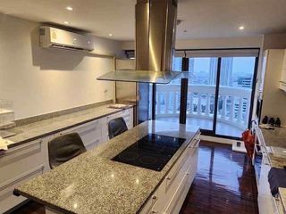 Condo en alquiler de 2 habitaciones en Bang Rak, Bangkok