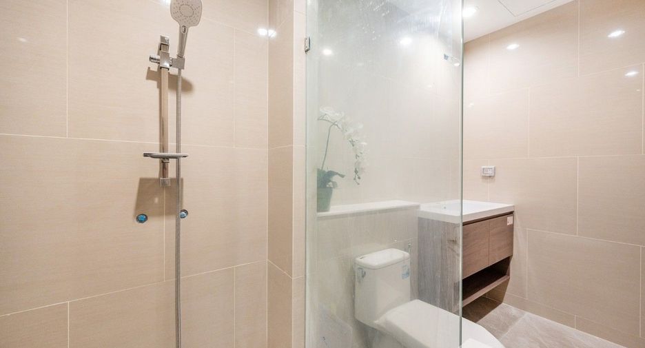 For rent 3 bedrooms apartment in Sathon, Bangkok