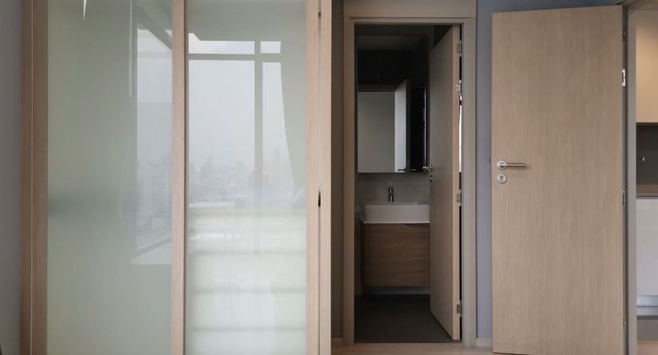 For rent 1 bed condo in Watthana, Bangkok