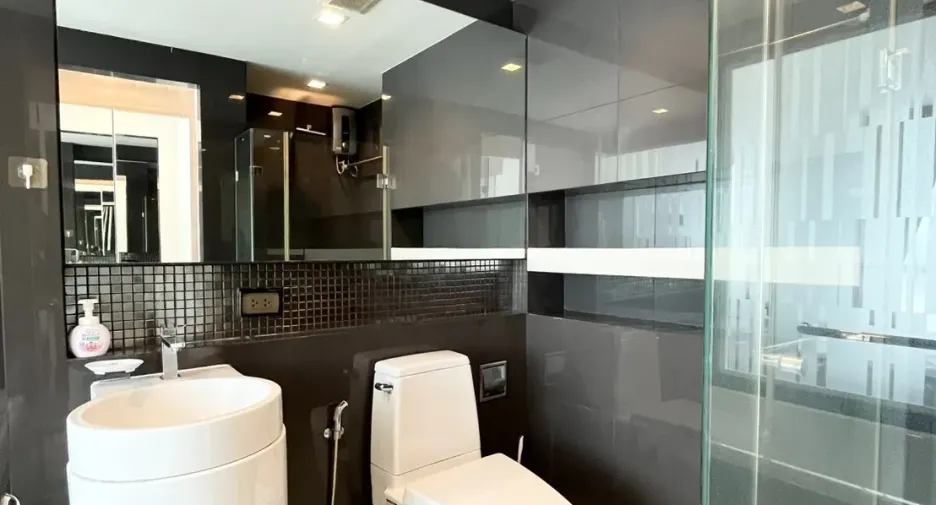 For rent 2 bedrooms condo in Sathon, Bangkok