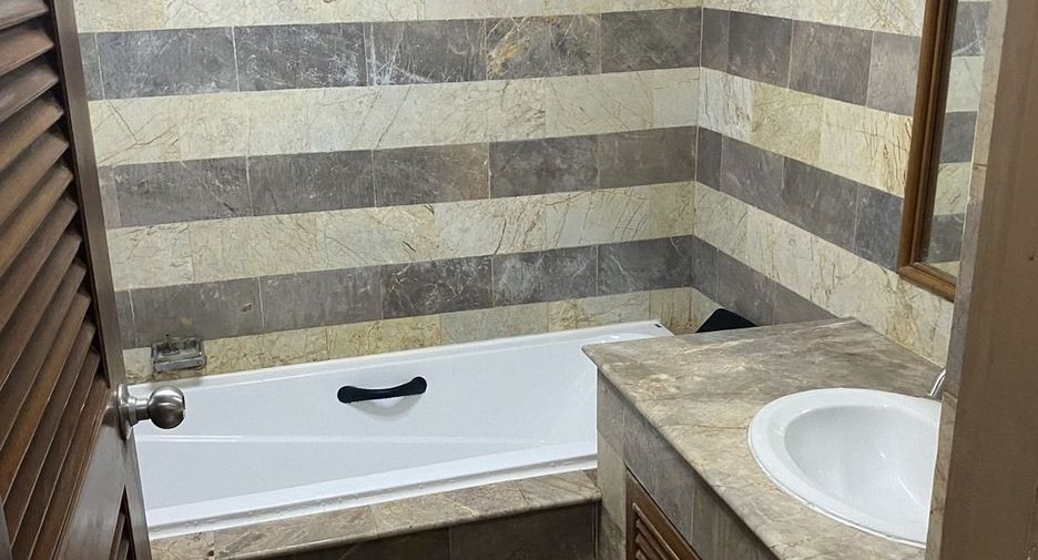 For rent スタジオ condo in Watthana, Bangkok