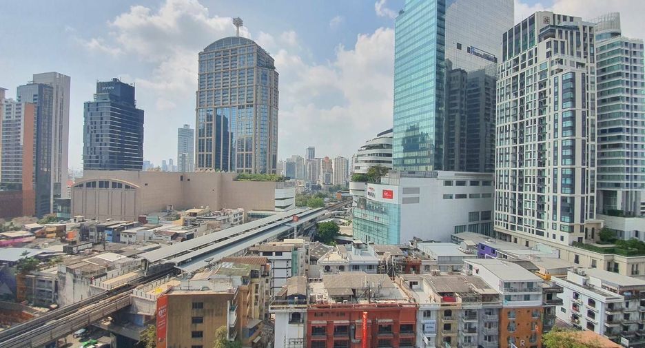 For rent 2 bedrooms condo in Khlong Toei, Bangkok