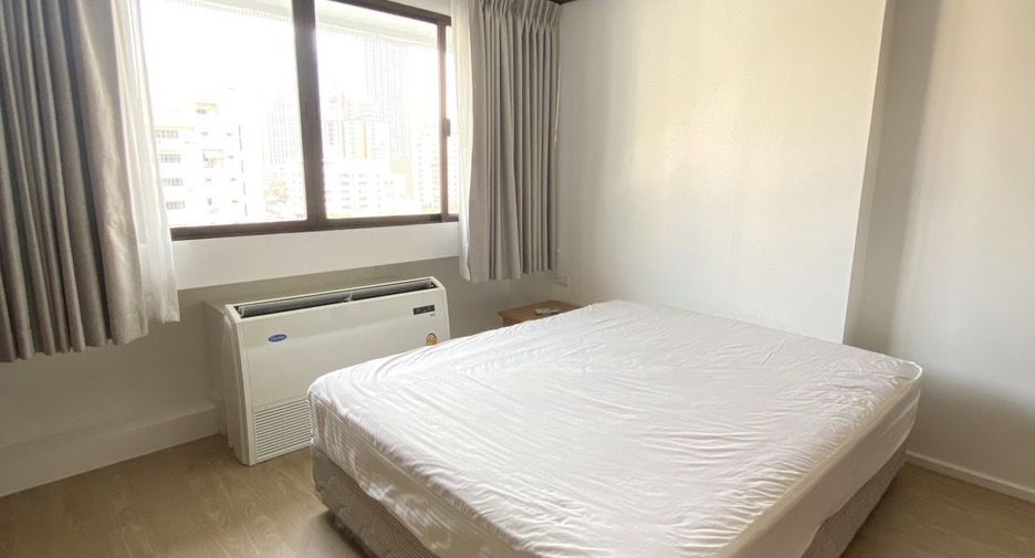 Condo en alquiler de 3 habitaciones en Watthana, Bangkok