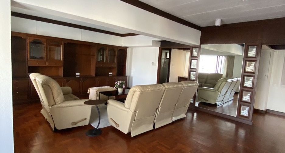 Condo en alquiler de 3 habitaciones en Watthana, Bangkok
