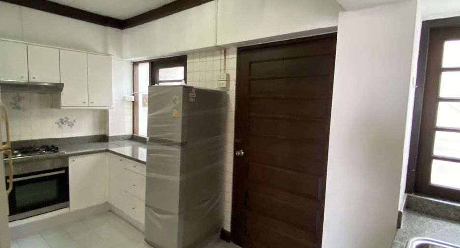 Condo en alquiler de 3 habitaciones en Watthana, Bangkok