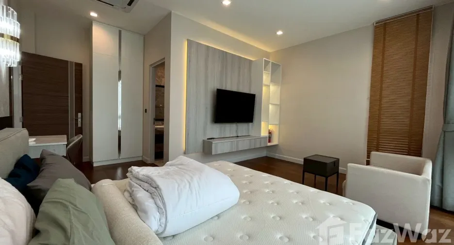 出租 4 卧室 独立屋 在 Phra Khanong, 曼谷